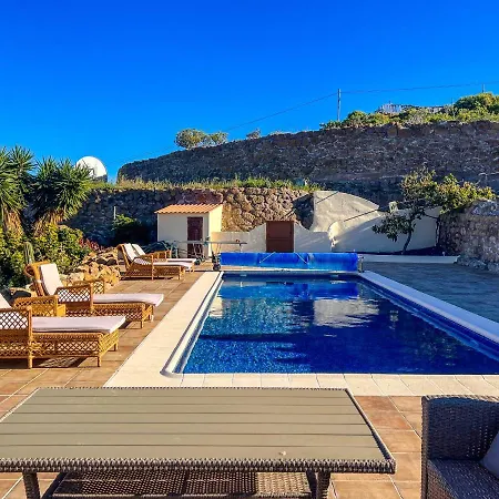 Exquisite Rural House With Garden, Pool And Sea Views Alpesi faház