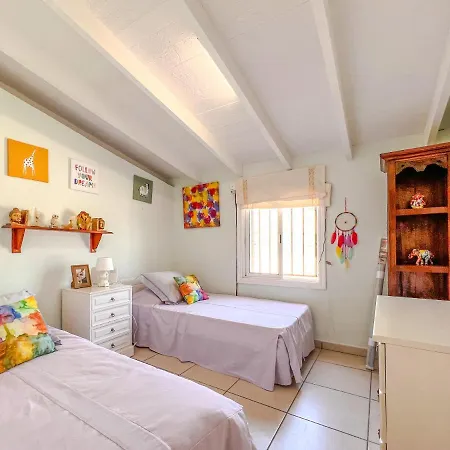 Alpesi faház Exquisite Rural House With Garden, Pool And Sea Views Arico Viejo