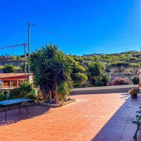Alpesi faház Exquisite Rural House With Garden, Pool And Sea Views *