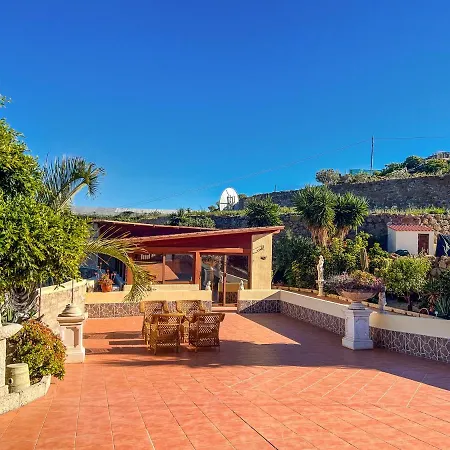 Exquisite Rural House With Garden, Pool And Sea Views Alpesi faház