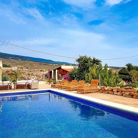 Alpesi faház Exquisite Rural House With Garden, Pool And Sea Views