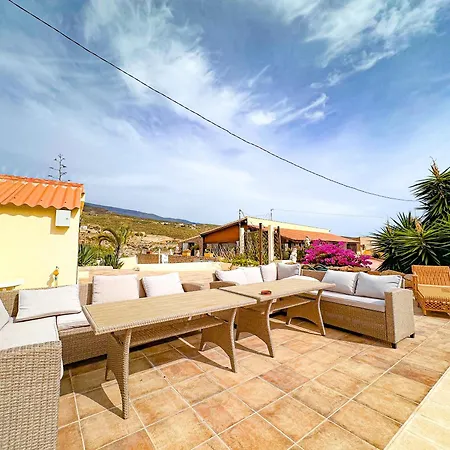 Alpesi faház Exquisite Rural House With Garden, Pool And Sea Views