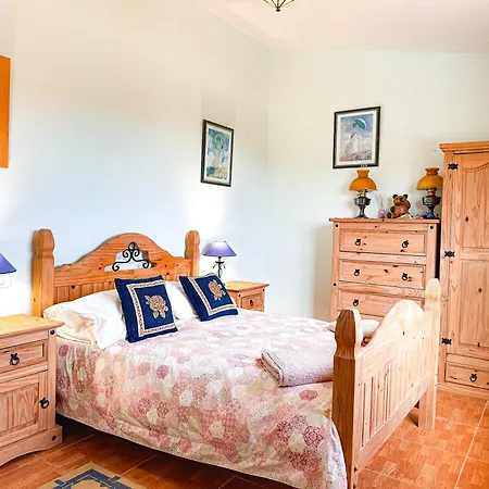 Exquisite Rural House With Garden, Pool And Sea Views Alpesi faház *