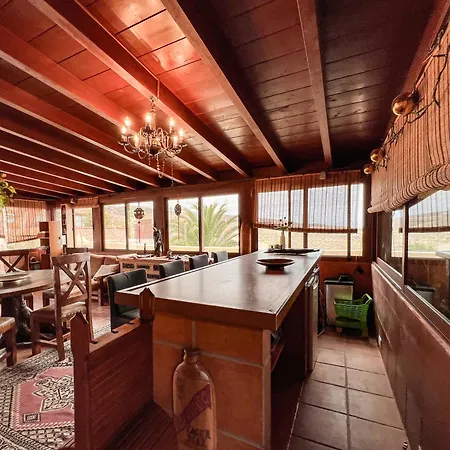 Exquisite Rural House With Garden, Pool And Sea Views Alpesi faház Arico Viejo