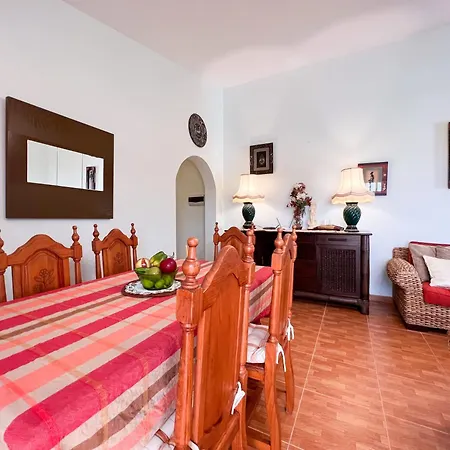 Alpesi faház Exquisite Rural House With Garden, Pool And Sea Views *