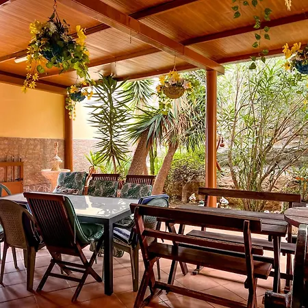 Exquisite Rural House With Garden, Pool And Sea Views Alpesi faház Arico Viejo