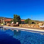 Exquisite Rural House With Garden, Pool And Sea Views Domek alpejski