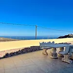Domek alpejski Exquisite Rural House With Garden, Pool And Sea Views *