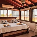 Domek alpejski Exquisite Rural House With Garden, Pool And Sea Views *