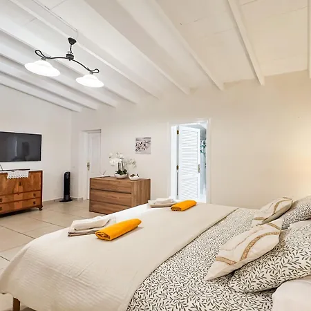 Domek alpejski Exquisite Rural House With Garden, Pool And Sea Views Arico Viejo